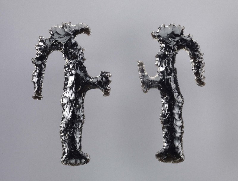 Estatuillas mayas de obsidiana negra