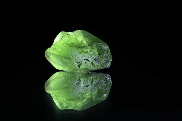La piedra de peridoto y sus virtudes en litoterapia